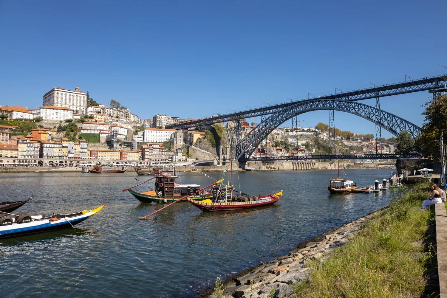 The Dom Luís bridge over the Douro in Porto, in daylight